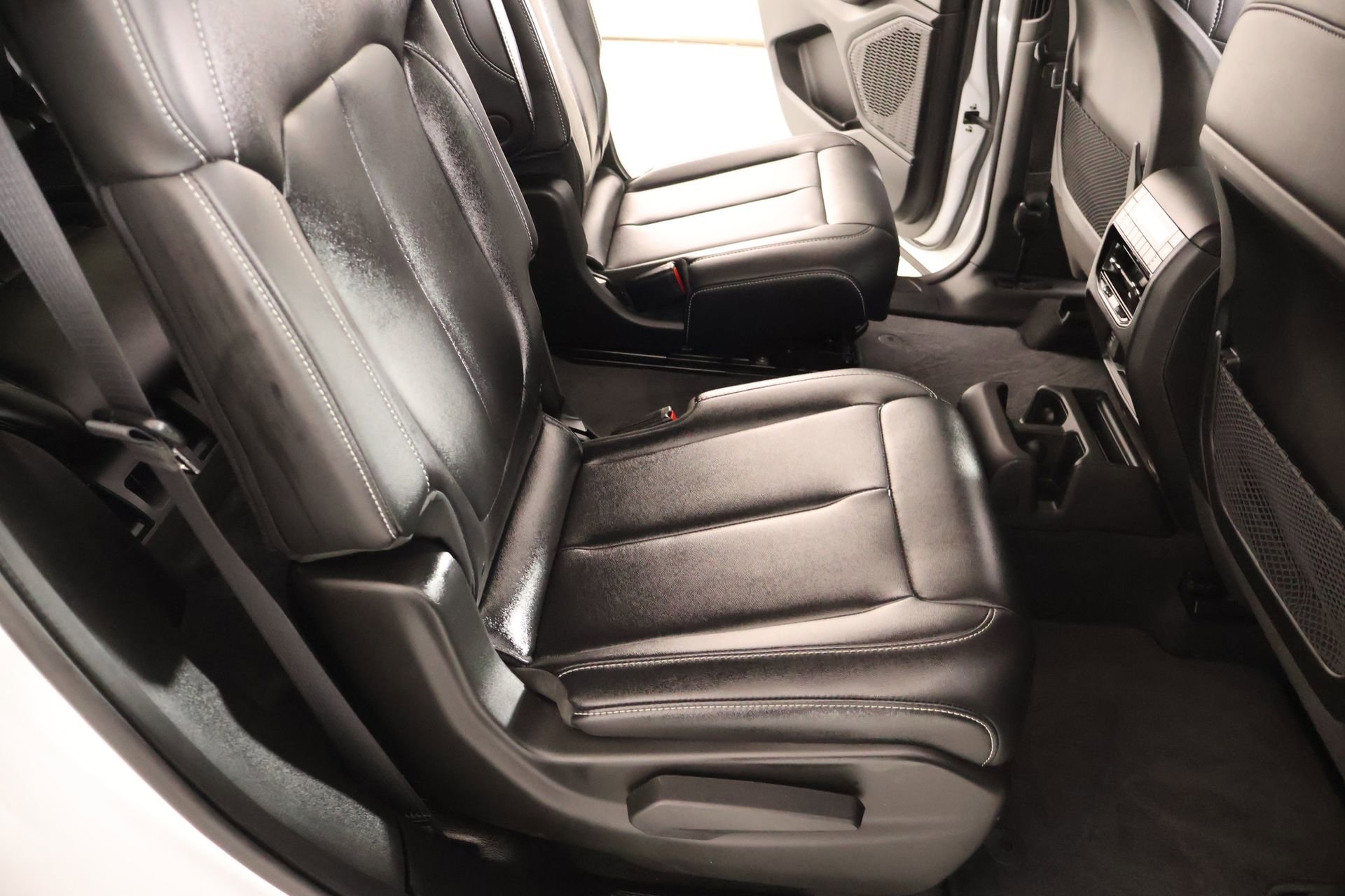 Used 2025 Jeep Grand Cherokee L Limited AWD/4WD image 16