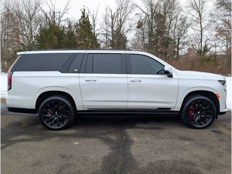 Used 2022 Cadillac Escalade ESV Sport Platinum w/ LPO, ONYX Package image 4