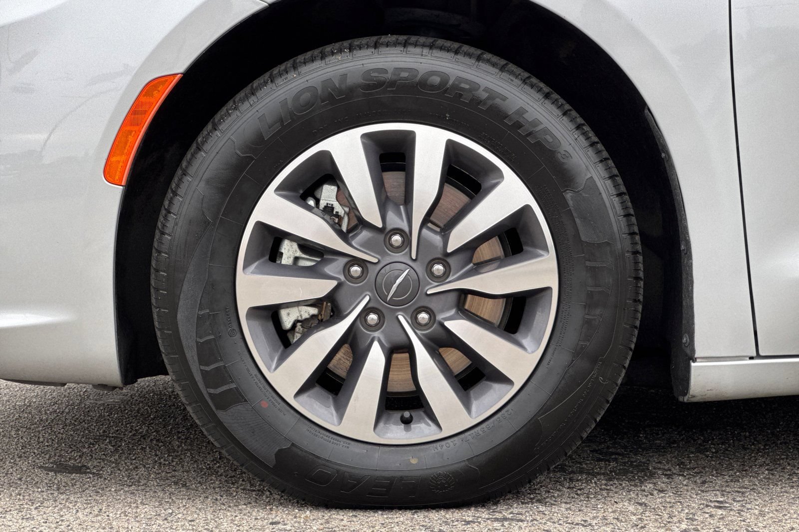 Used 2023 Chrysler Pacifica Touring-L FWD image 28