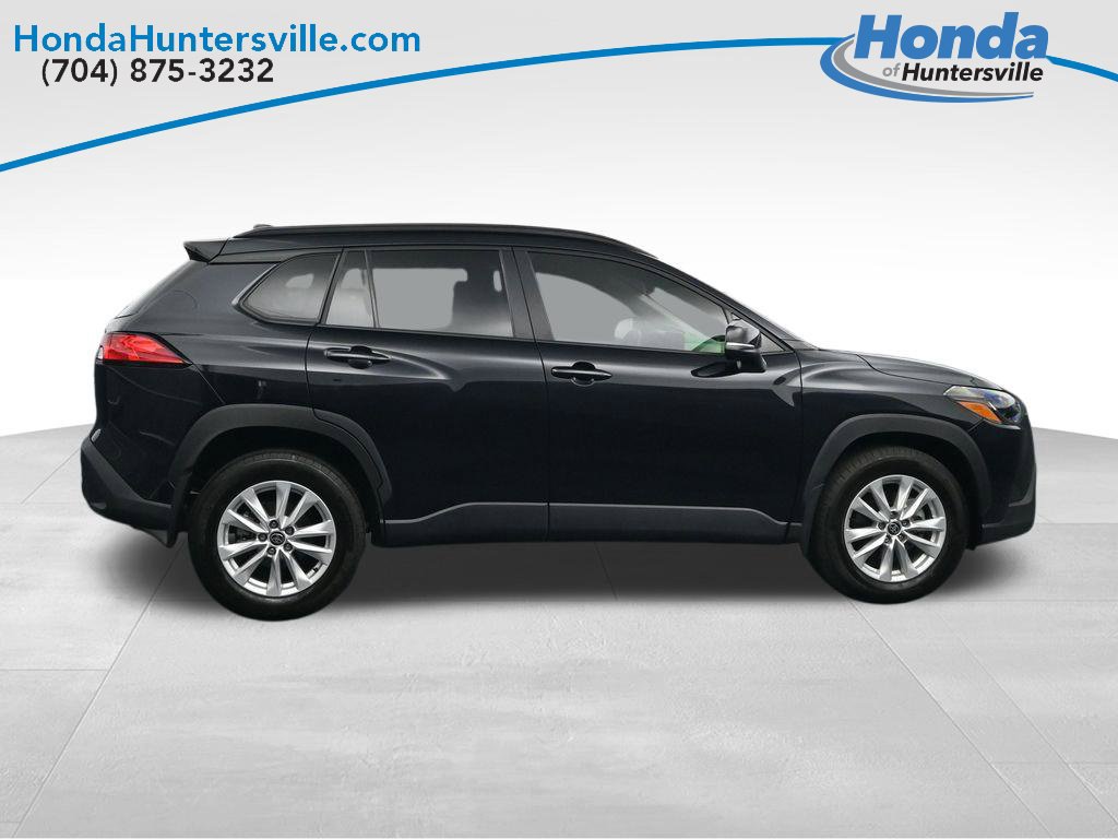Used 2024 Toyota Corolla Cross LE w/ Moonroof Package FWD image 9