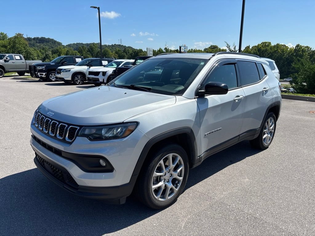 Used 2024 Jeep Compass Latitude w/ Sun and Sound Group AWD/4WD video 1