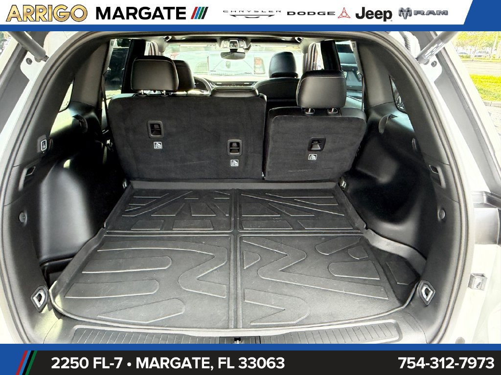 Used 2024 Jeep Grand Cherokee Altitude RWD image 15