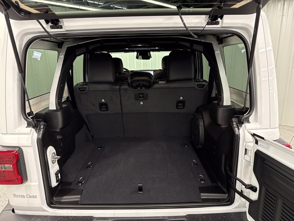 New 2026 Jeep Wrangler Unlimited Sahara AWD/4WD image 8