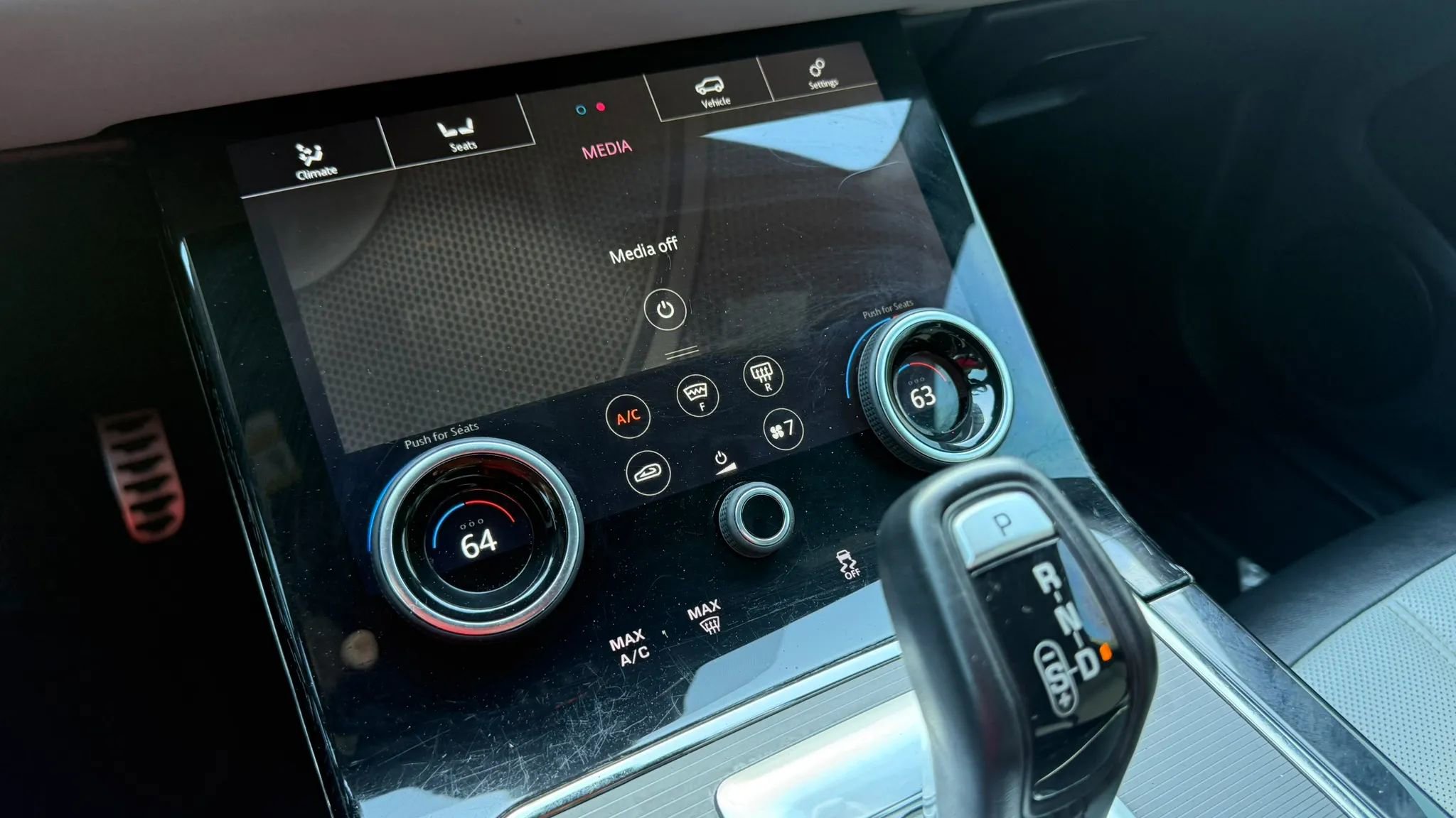 Used 2020 Land Rover Range Rover Evoque R-Dynamic SE image 24