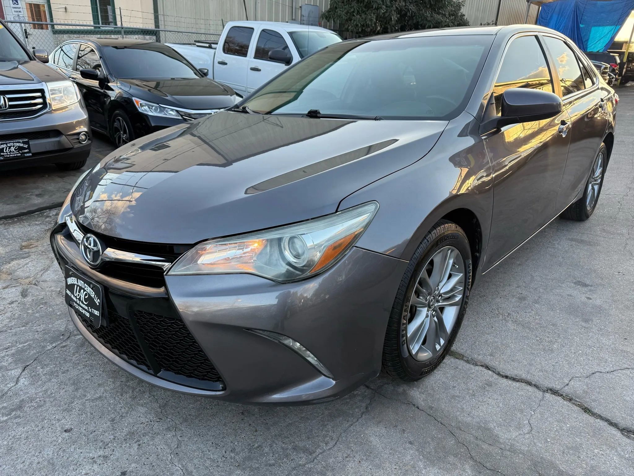 Used 2015 Toyota Camry SE FWD image 3