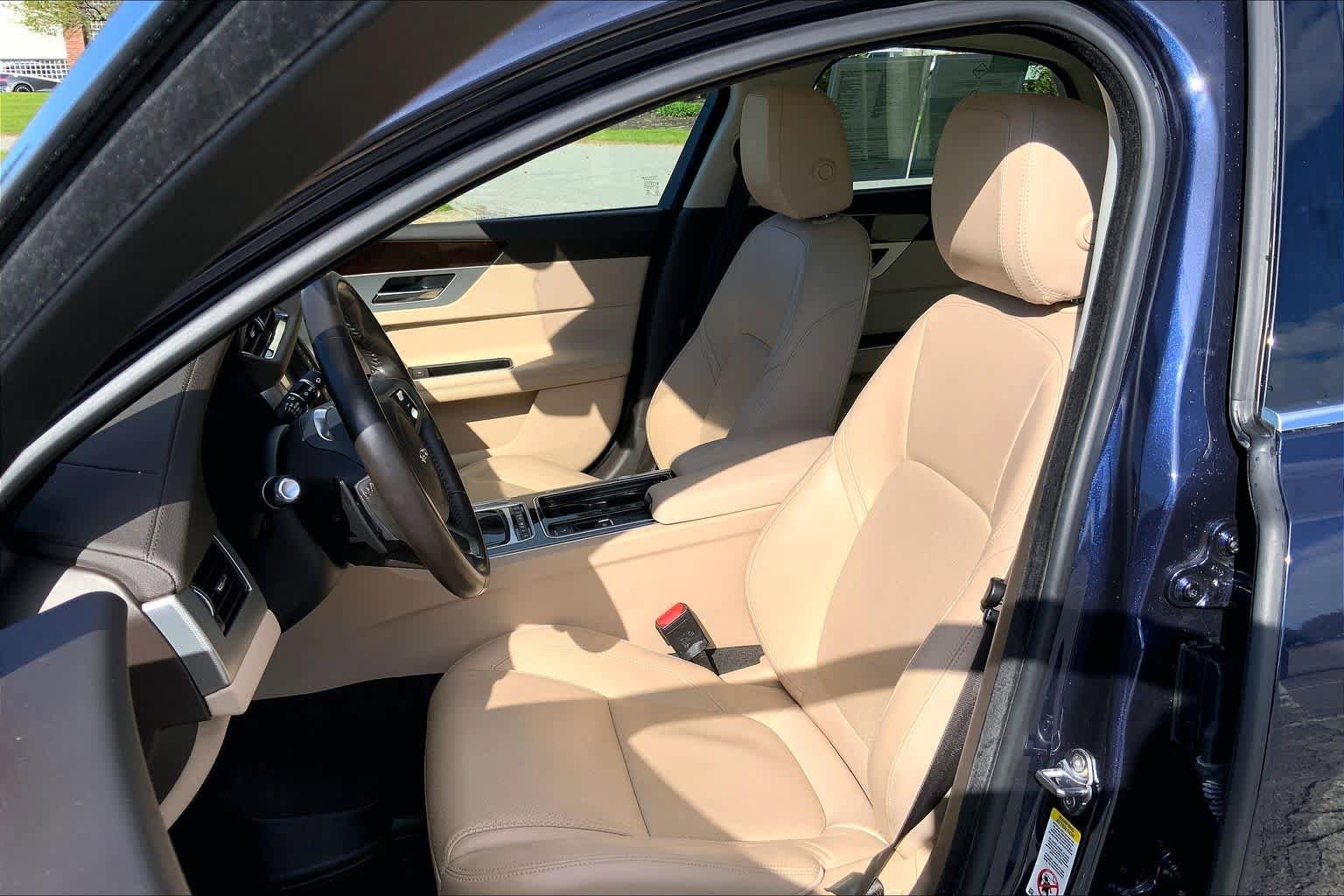 Used 2018 Jaguar XF Prestige AWD/4WD image 9