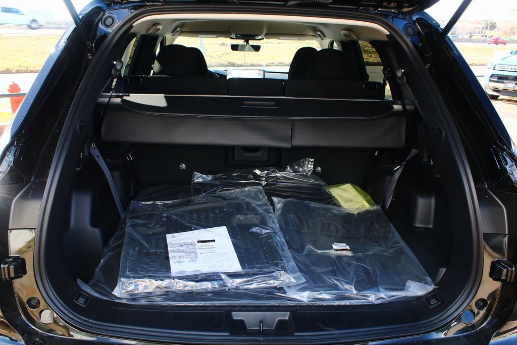 New 2026 Mitsubishi Outlander ES image 9