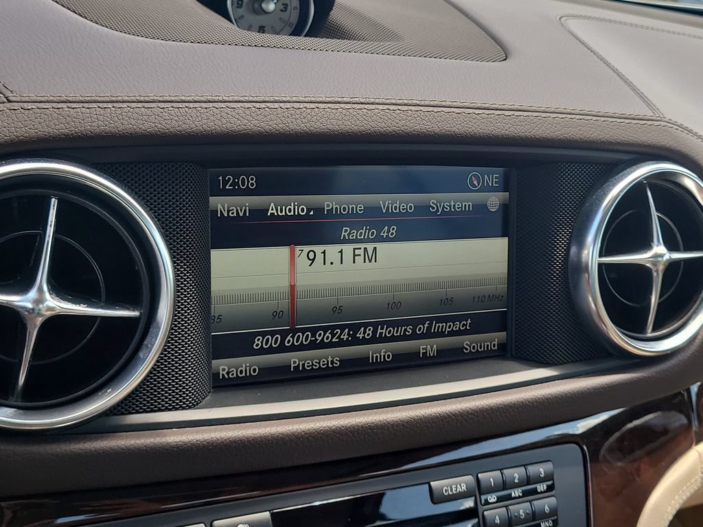 Used 2014 Mercedes-Benz SL 550 image 16