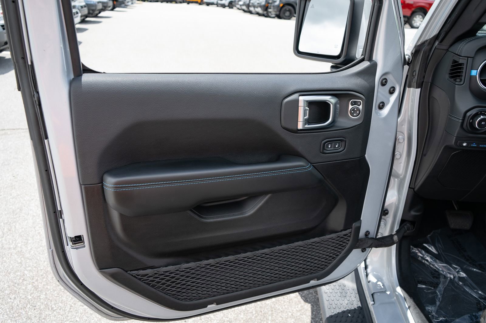 Used 2024 Jeep Wrangler High Altitude AWD/4WD image 17