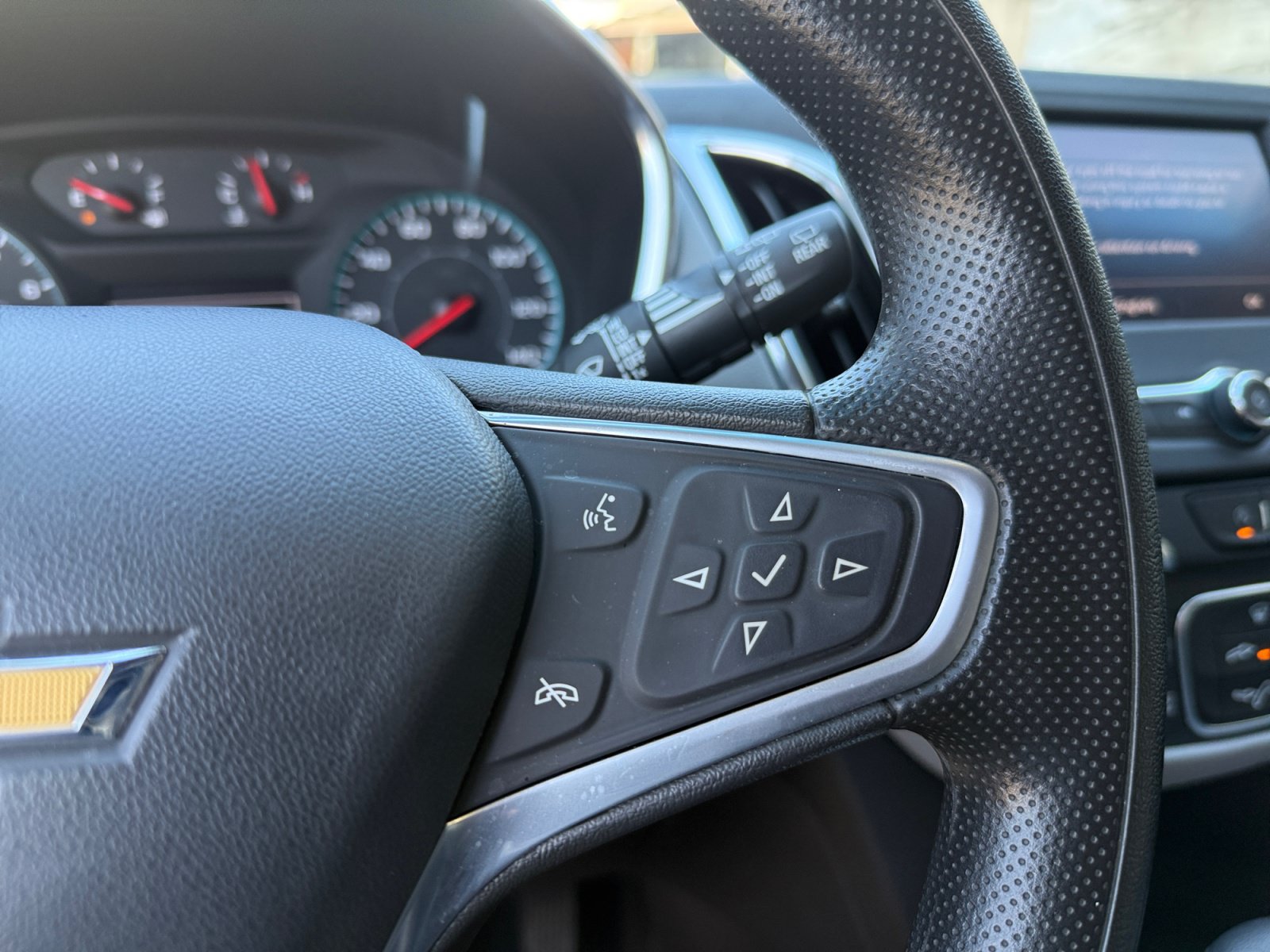Used 2022 Chevrolet Equinox LS FWD image 17