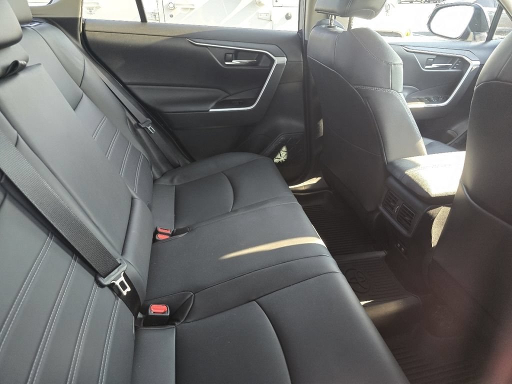 Certified 2020 Toyota RAV4 XLE Premium AWD/4WD image 9
