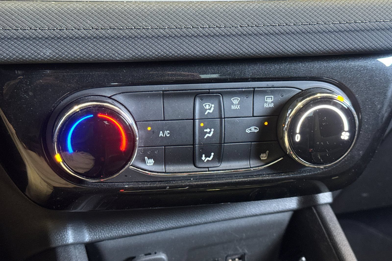 Used 2024 Chevrolet TrailBlazer LT w/ LT Cold Weather Package FWD image 30
