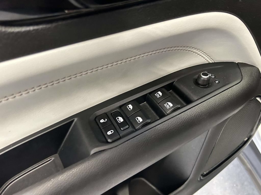 Used 2025 Jeep Compass Limited AWD/4WD image 17
