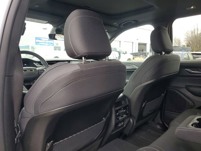 Certified 2025 Jeep Grand Cherokee Laredo X w/ Luxury Tech Group I image 15