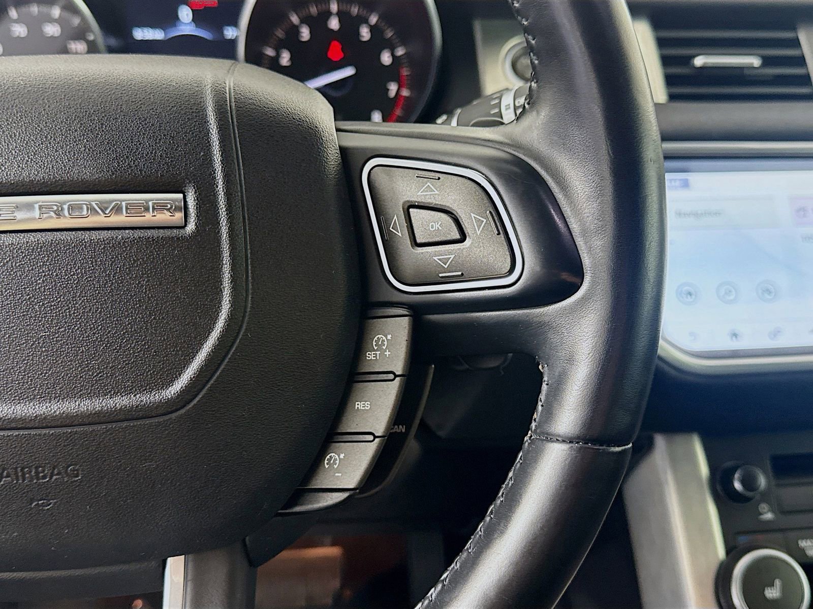 Used 2017 Land Rover Range Rover Evoque SE Premium image 11