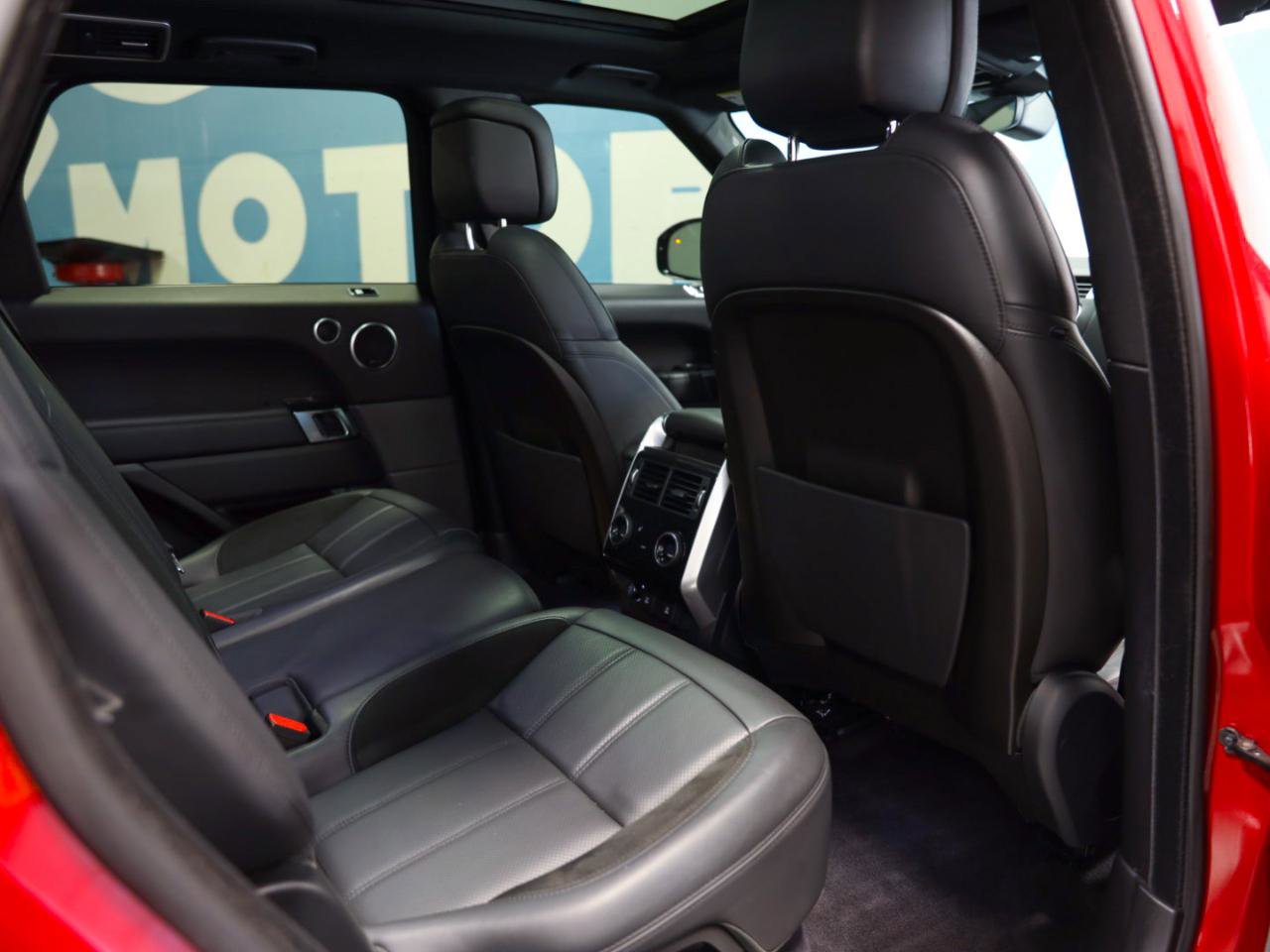 Used 2021 Land Rover Range Rover Sport HST AWD/4WD image 4