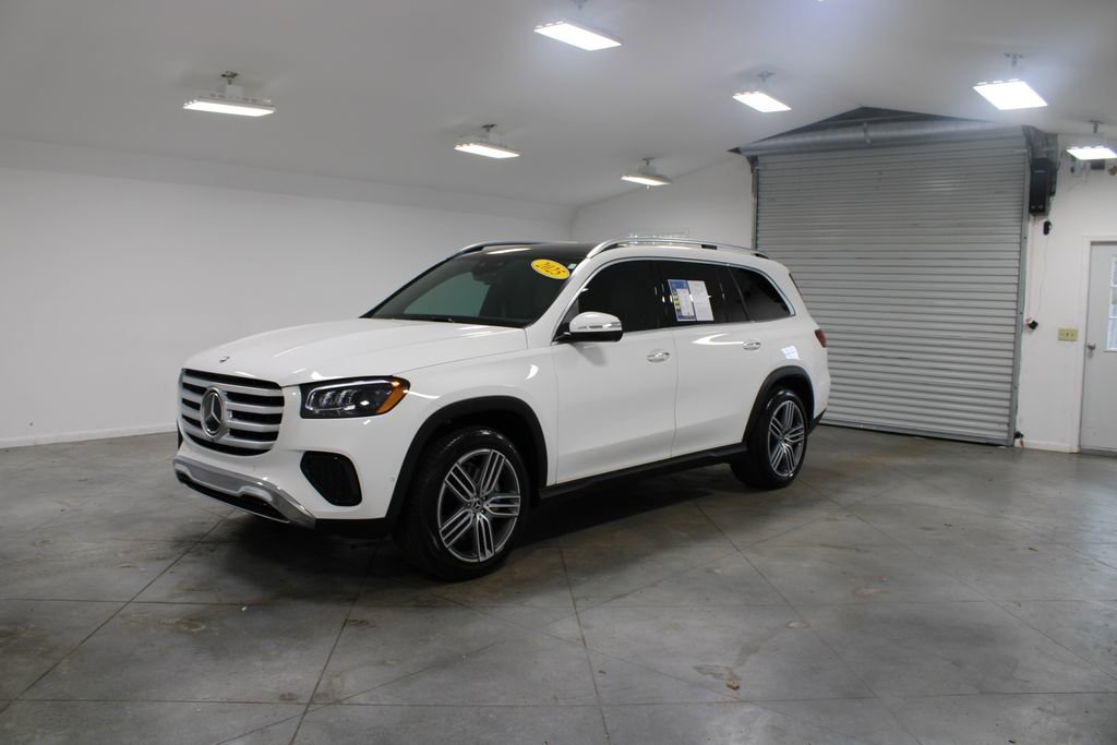 Used 2025 Mercedes-Benz GLS 450 4MATIC image 4