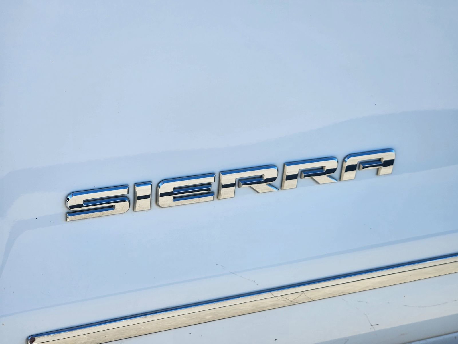 Used 2018 GMC Sierra 1500 SLT w/ Enhanced Driver Alert Package image 13