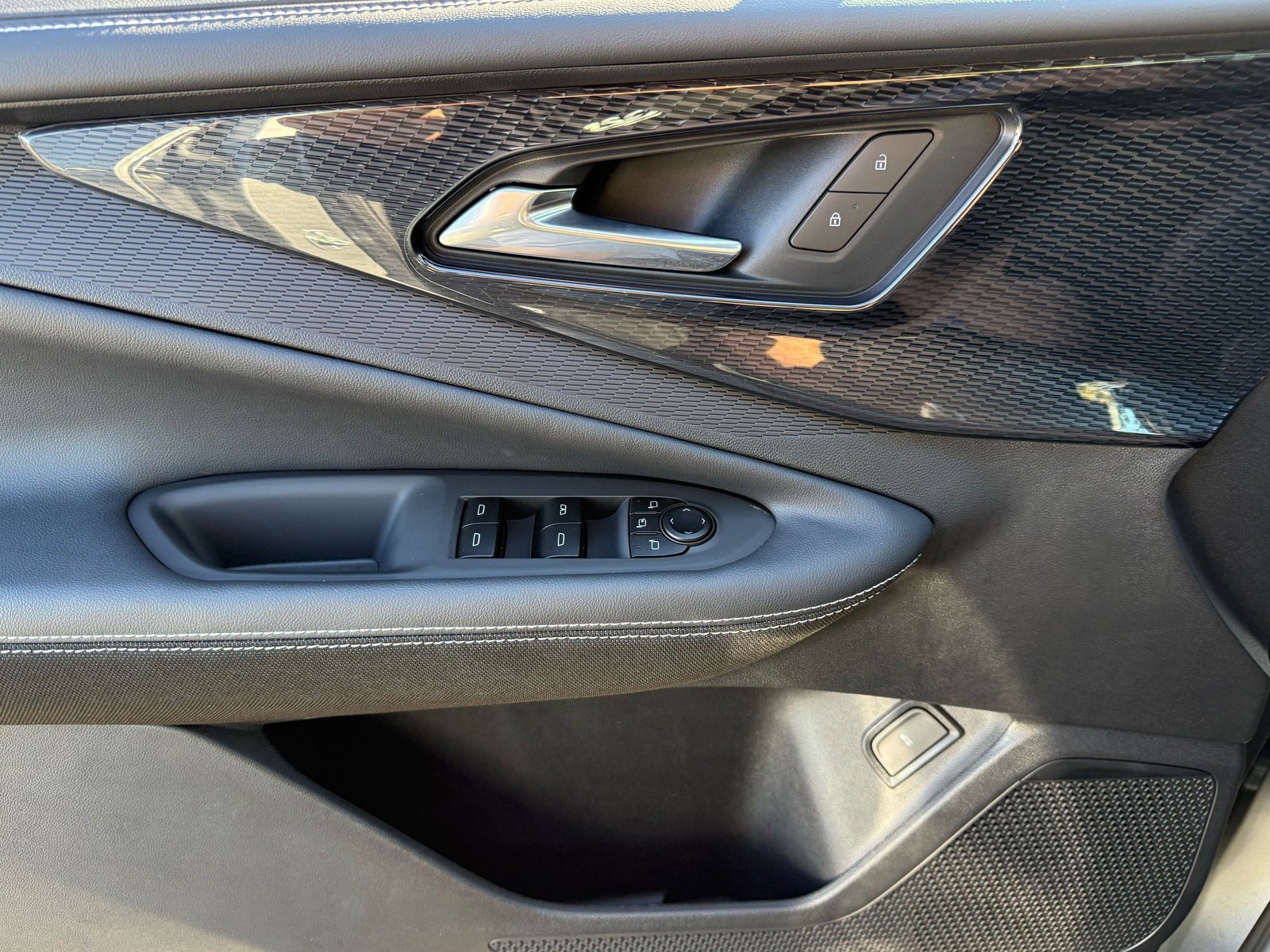 New 2026 Chevrolet Blazer EV LT image 25