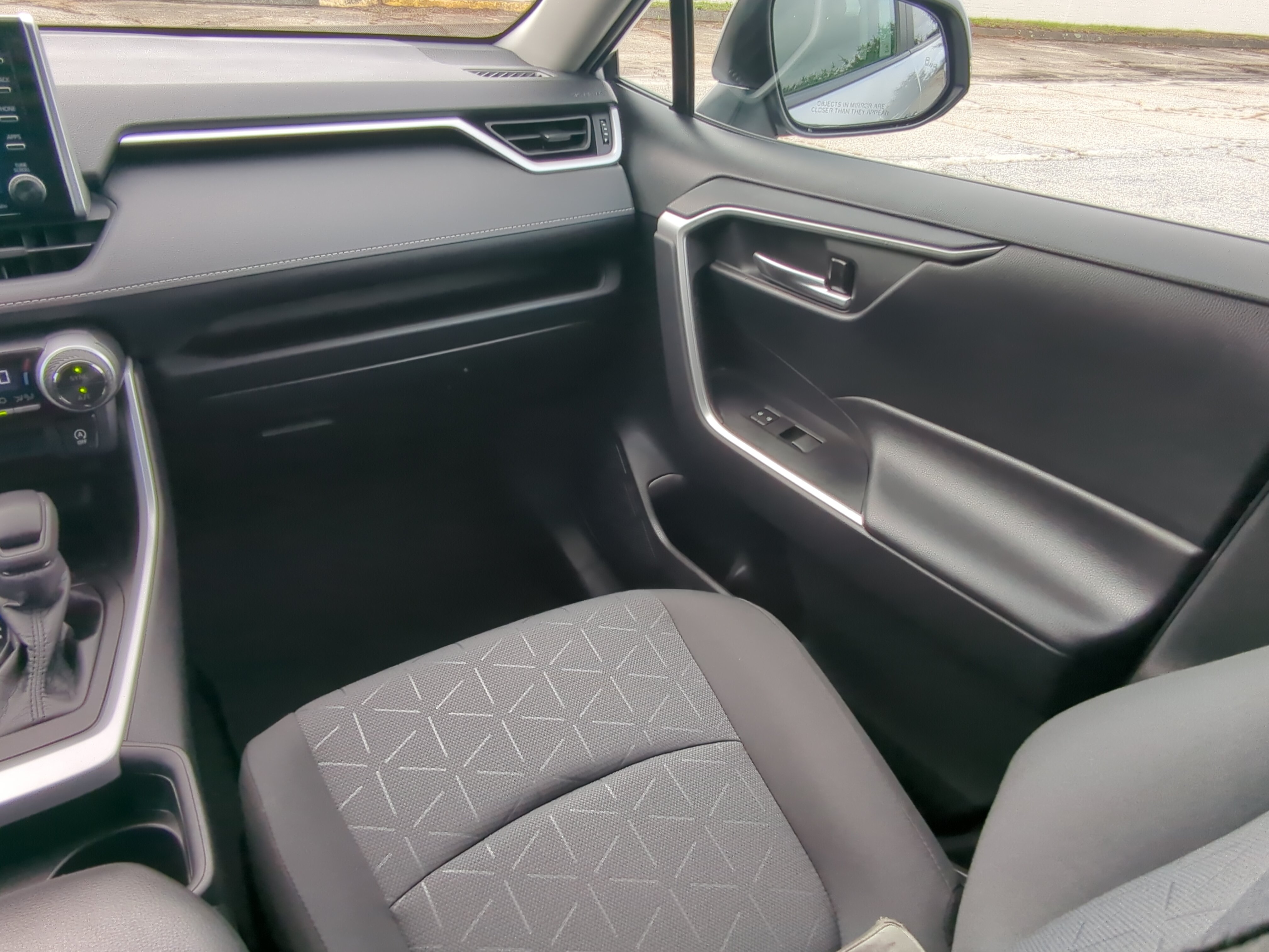 Used 2021 Toyota RAV4 XLE w/ Convenience Package FWD image 15
