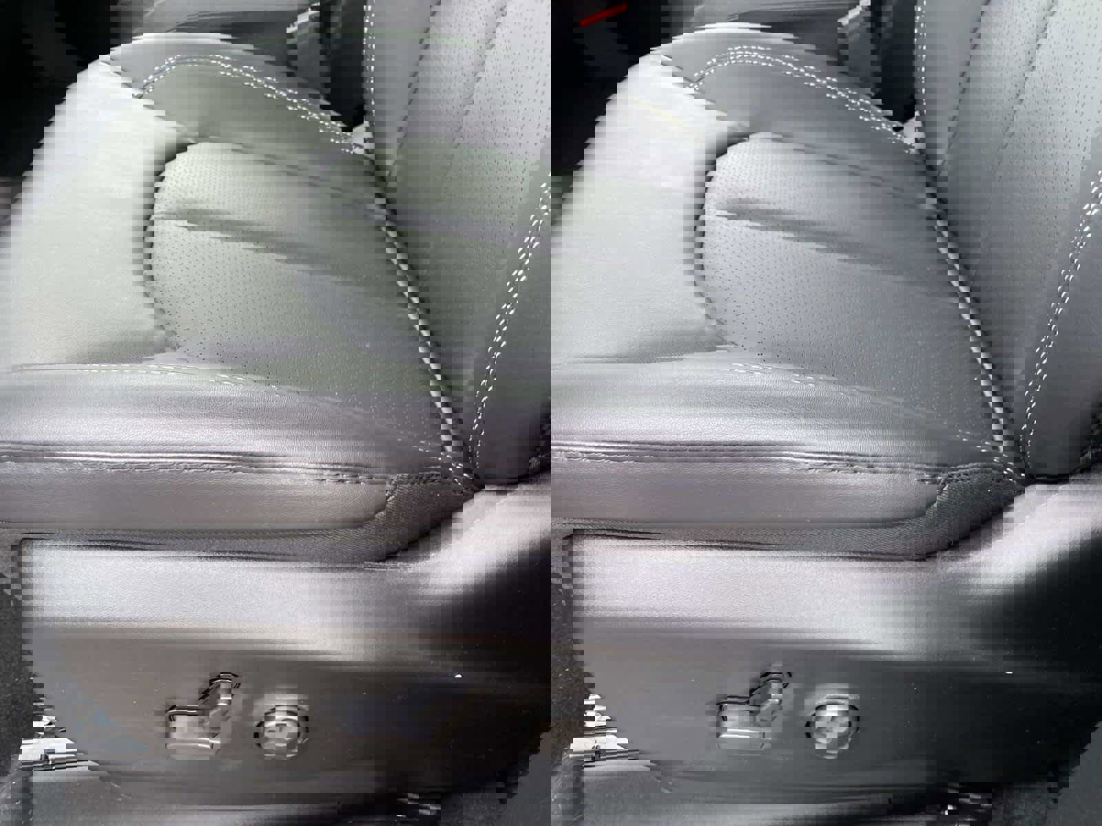 New 2026 Chrysler Voyager LX FWD image 10