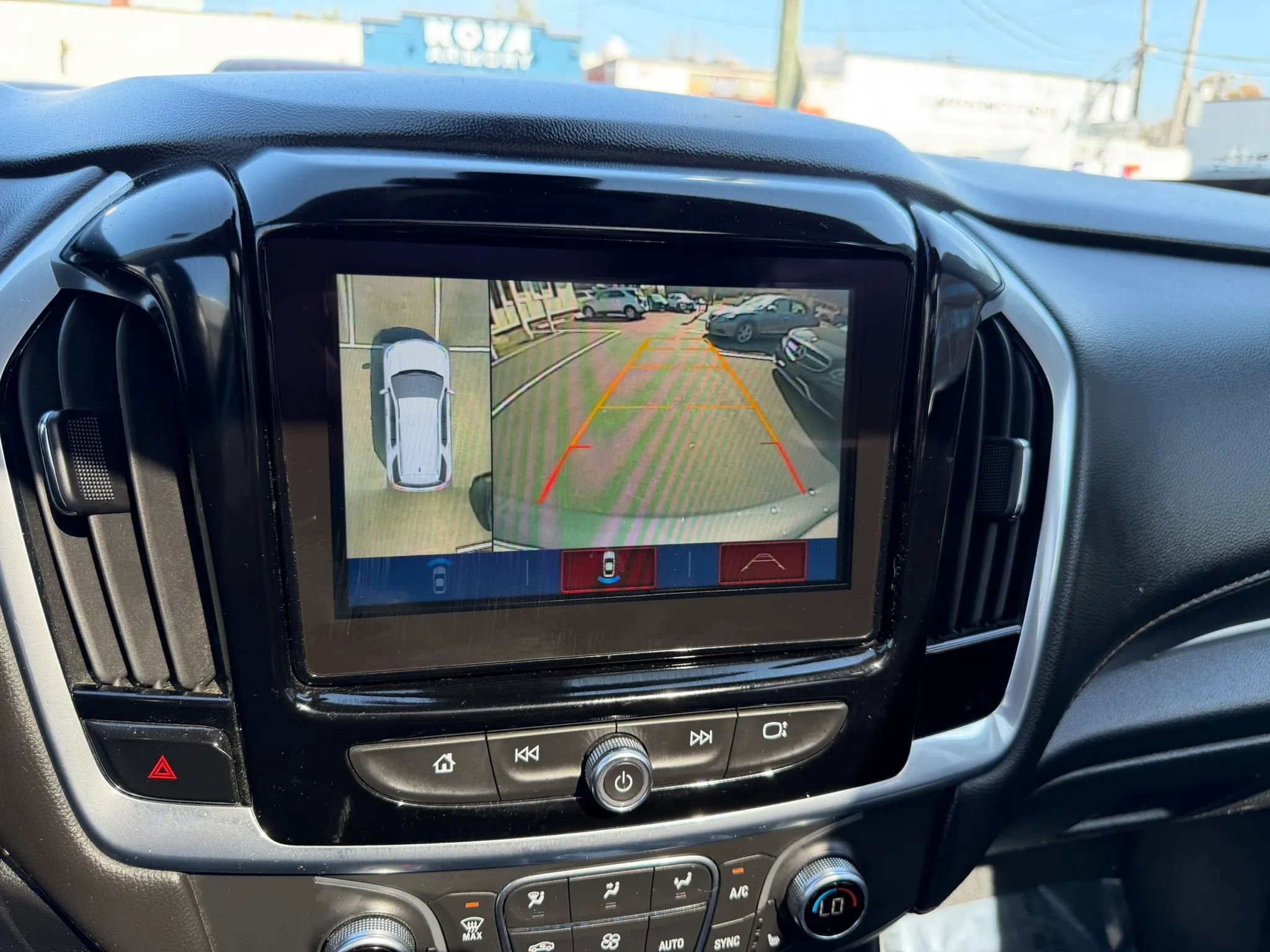 Used 2019 Chevrolet Traverse LT w/ LT Premium Package image 25