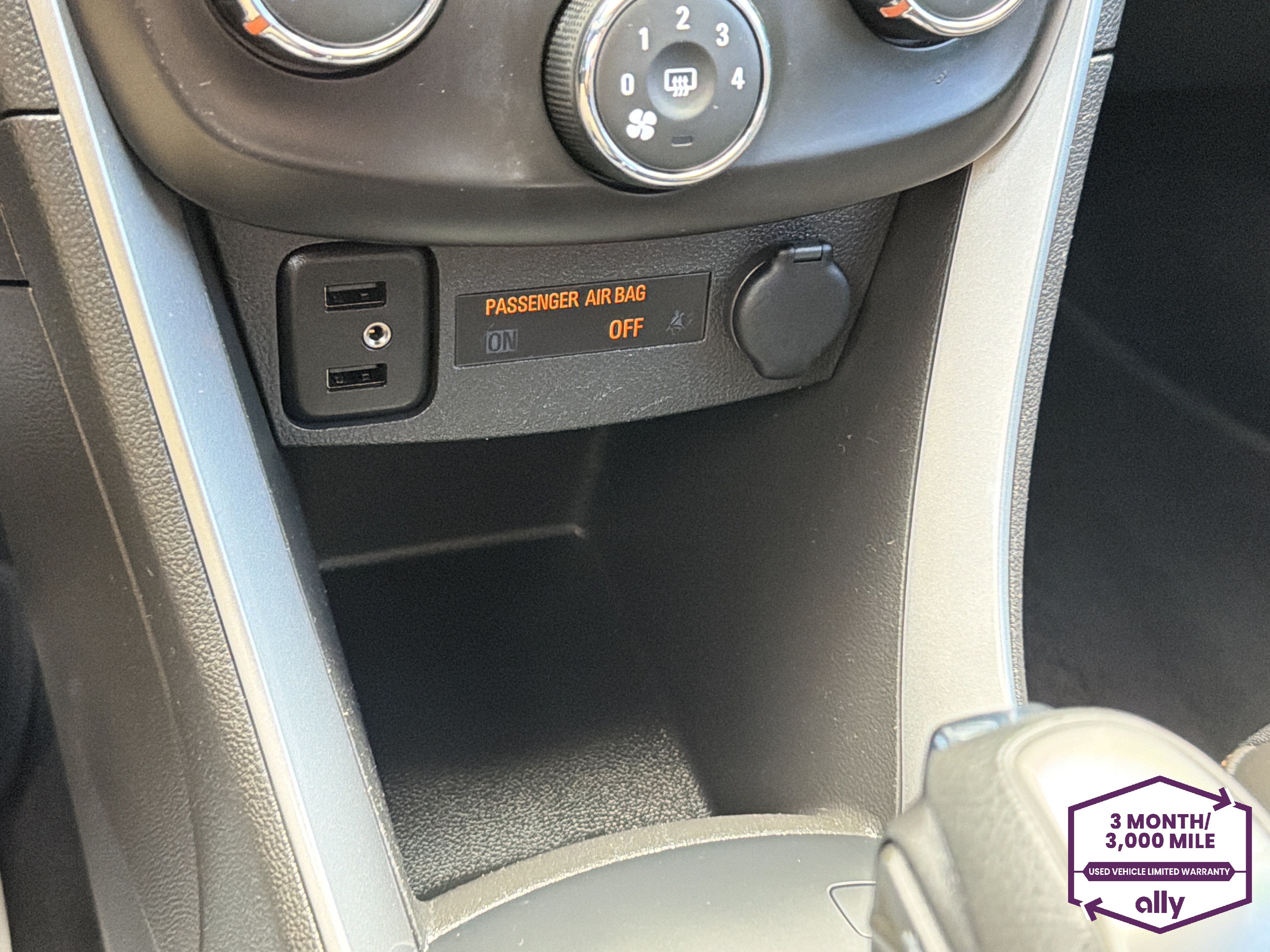 Used 2022 Chevrolet Trax LT w/ LT Convenience Package AWD/4WD image 24