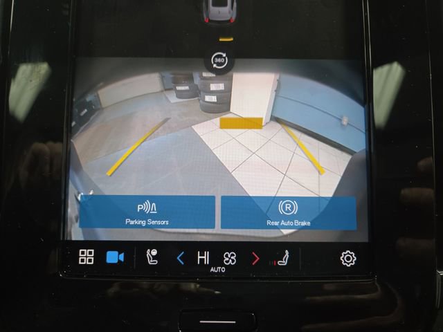 Used 2023 Volvo XC40 Recharge Ultimate image 11