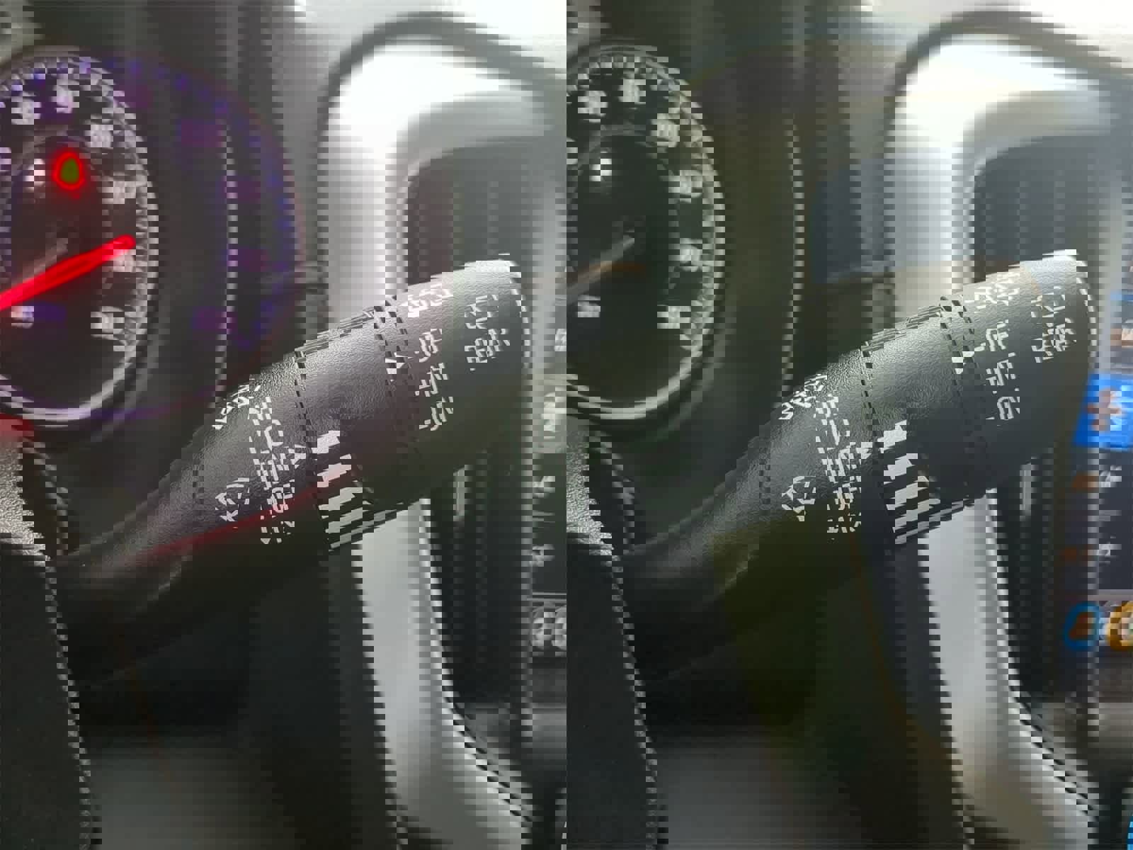 Used 2021 GMC Terrain SLT image 25