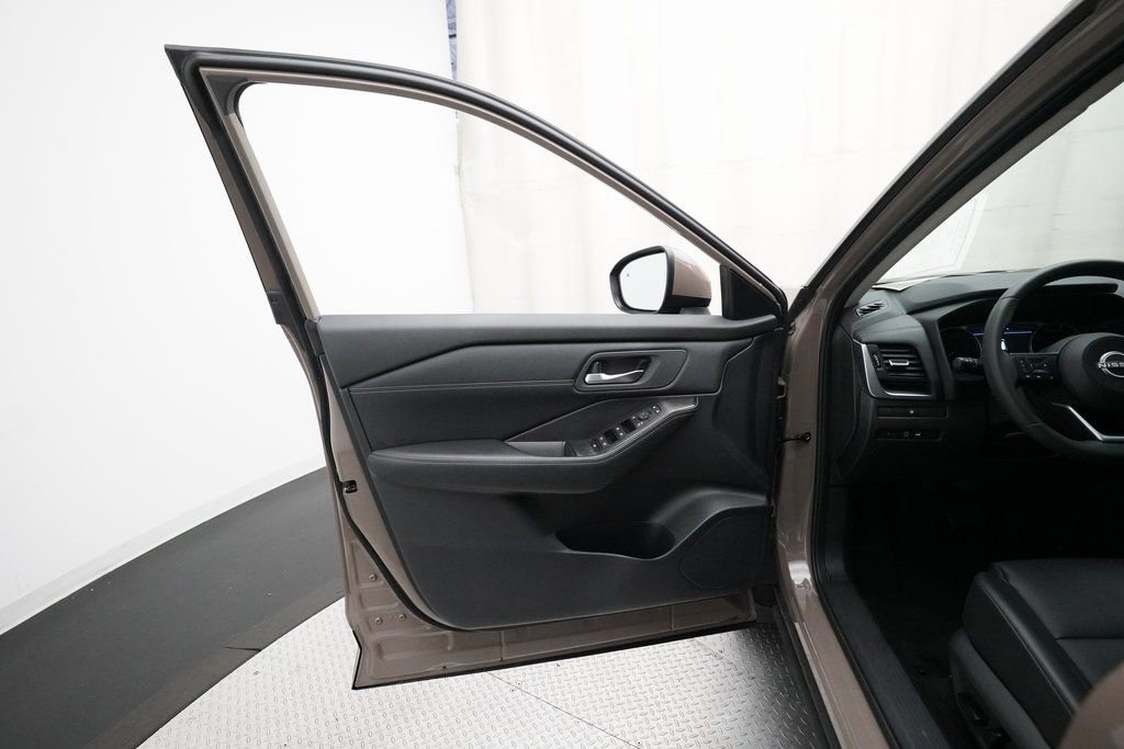 Certified 2024 Nissan Rogue SV w/ SV Premium Package image 29