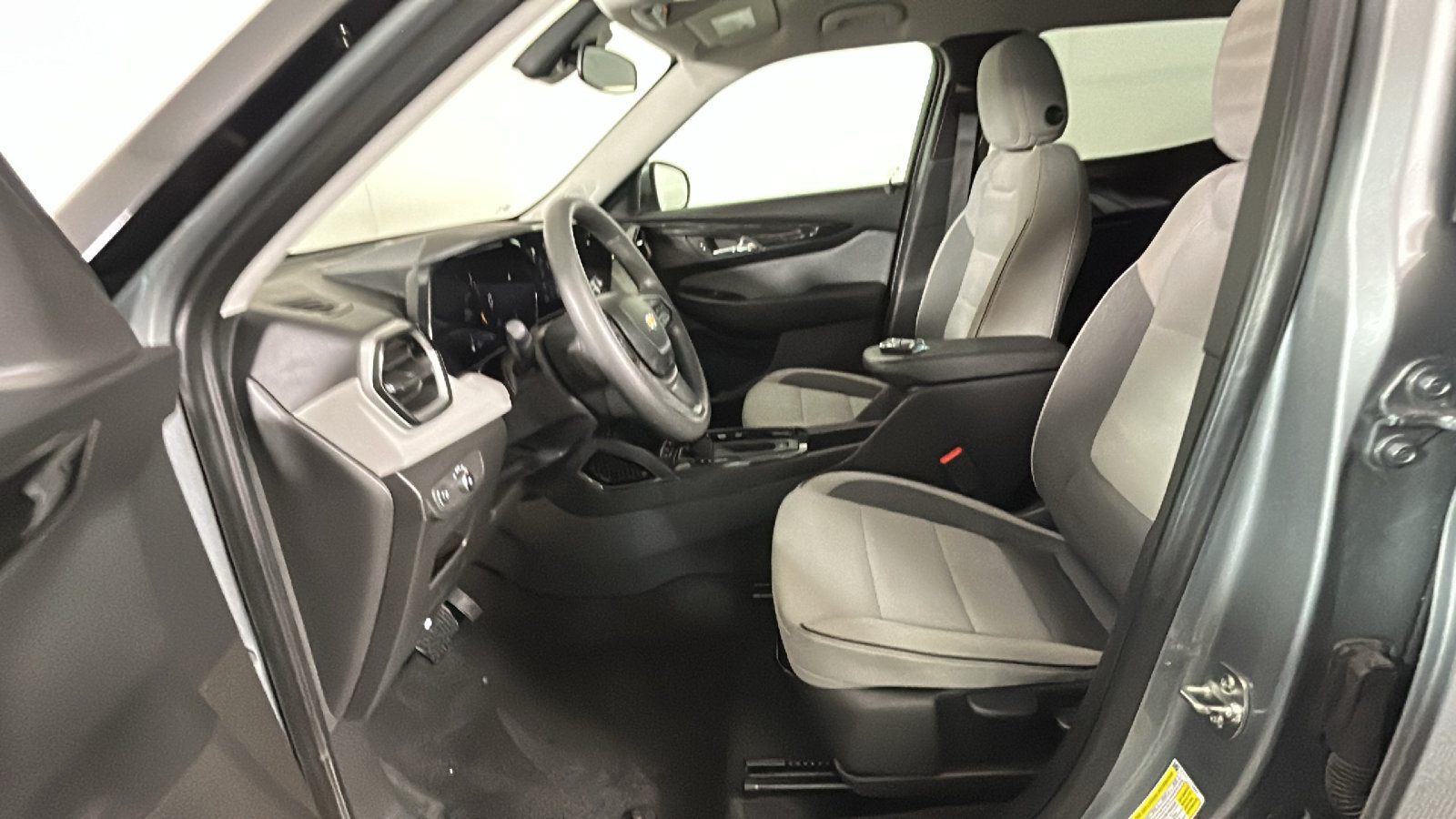 Used 2025 Chevrolet TrailBlazer LT FWD image 13