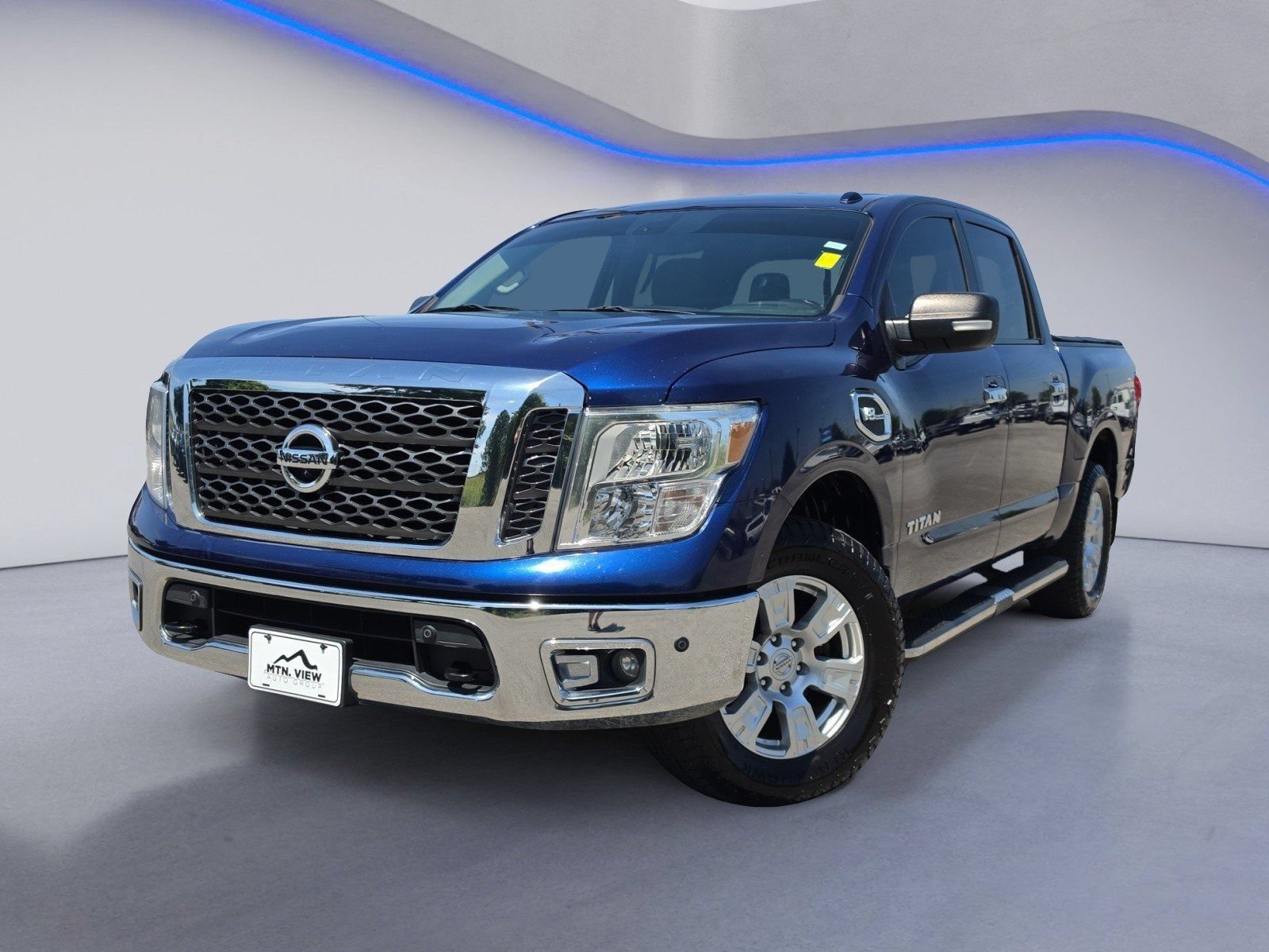 Used 2017 Nissan Titan SV AWD/4WD image 2