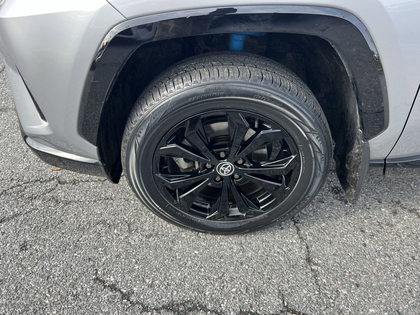 Used 2022 Toyota RAV4 SE w/ Convenience Package image 12