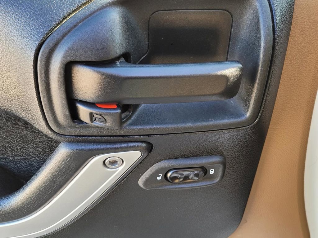 Used 2017 Jeep Wrangler Unlimited Rubicon w/ Connectivity Group image 22