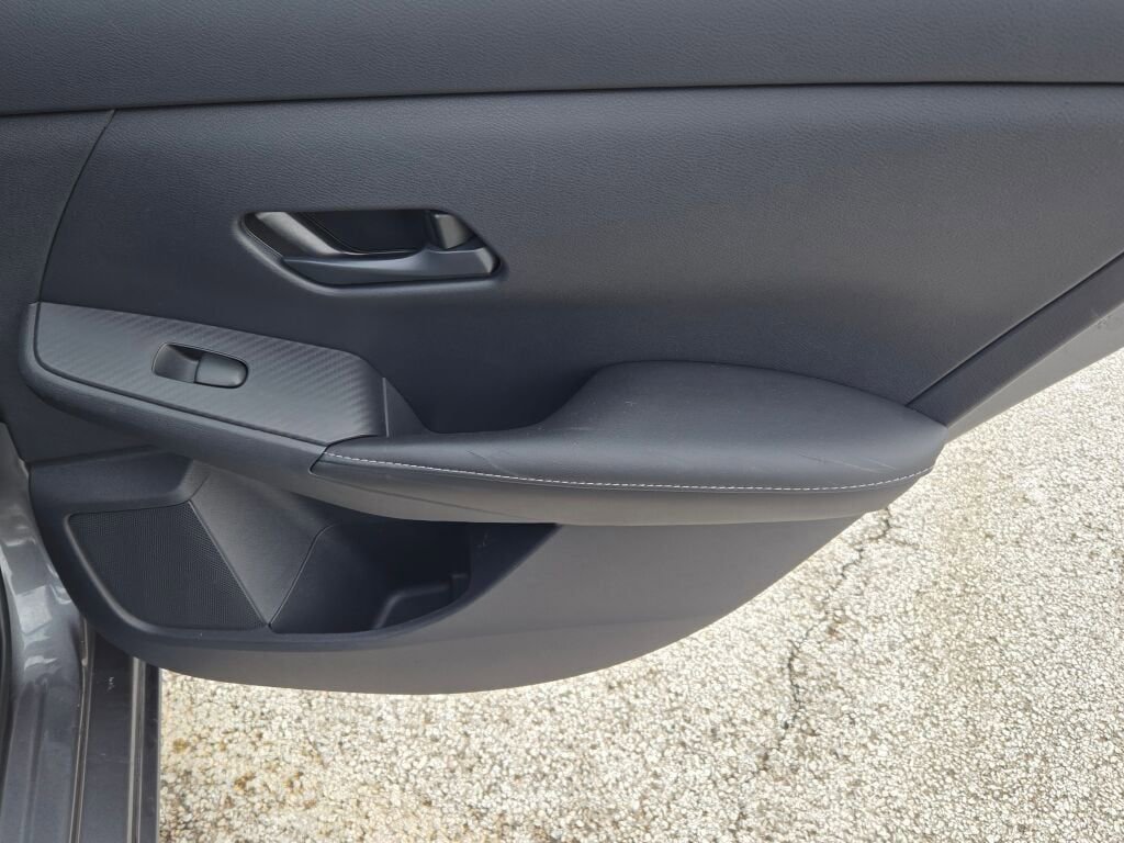 Used 2025 Nissan Sentra SV FWD image 8