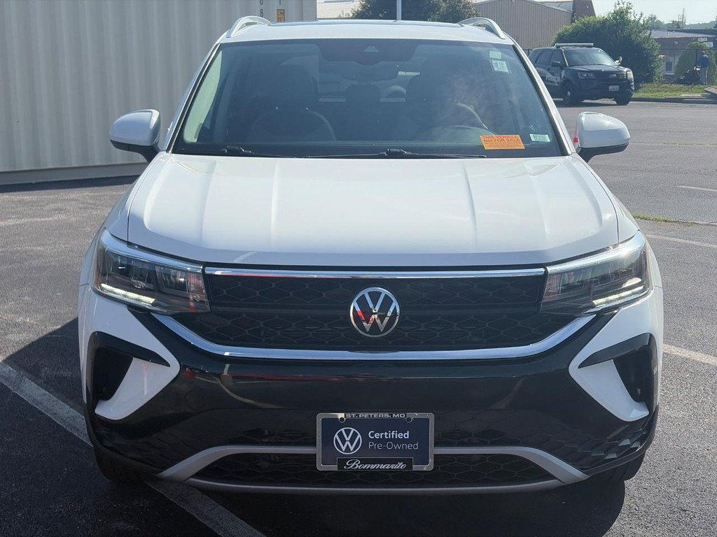 Certified 2023 Volkswagen Taos SE w/ Panoramic Sunroof Package AWD/4WD image 2