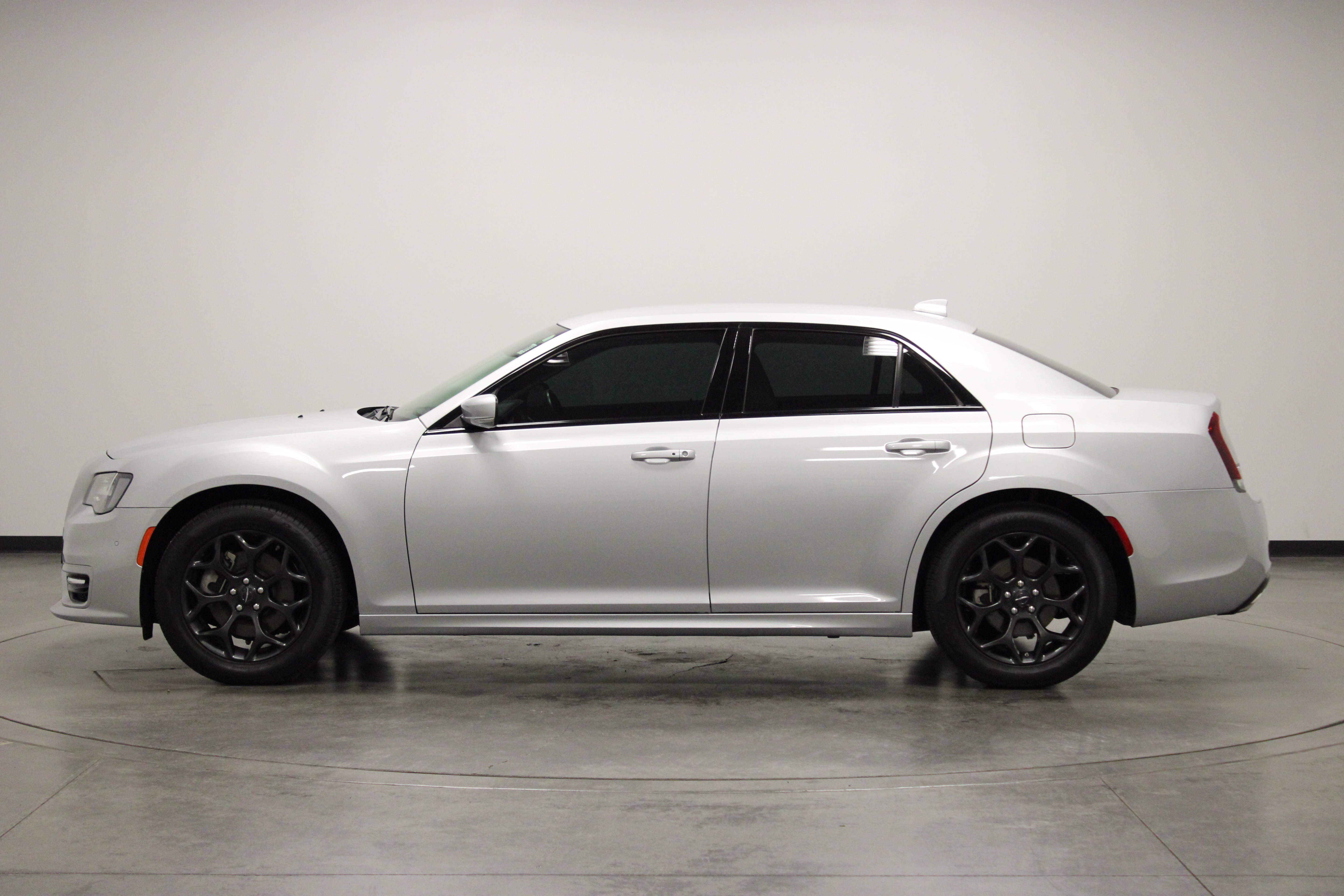 Used 2022 Chrysler 300 Touring L w/ Safetytec Plus Group AWD/4WD image 5