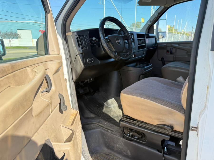 Used 2009 GMC Savana 3500 image 30