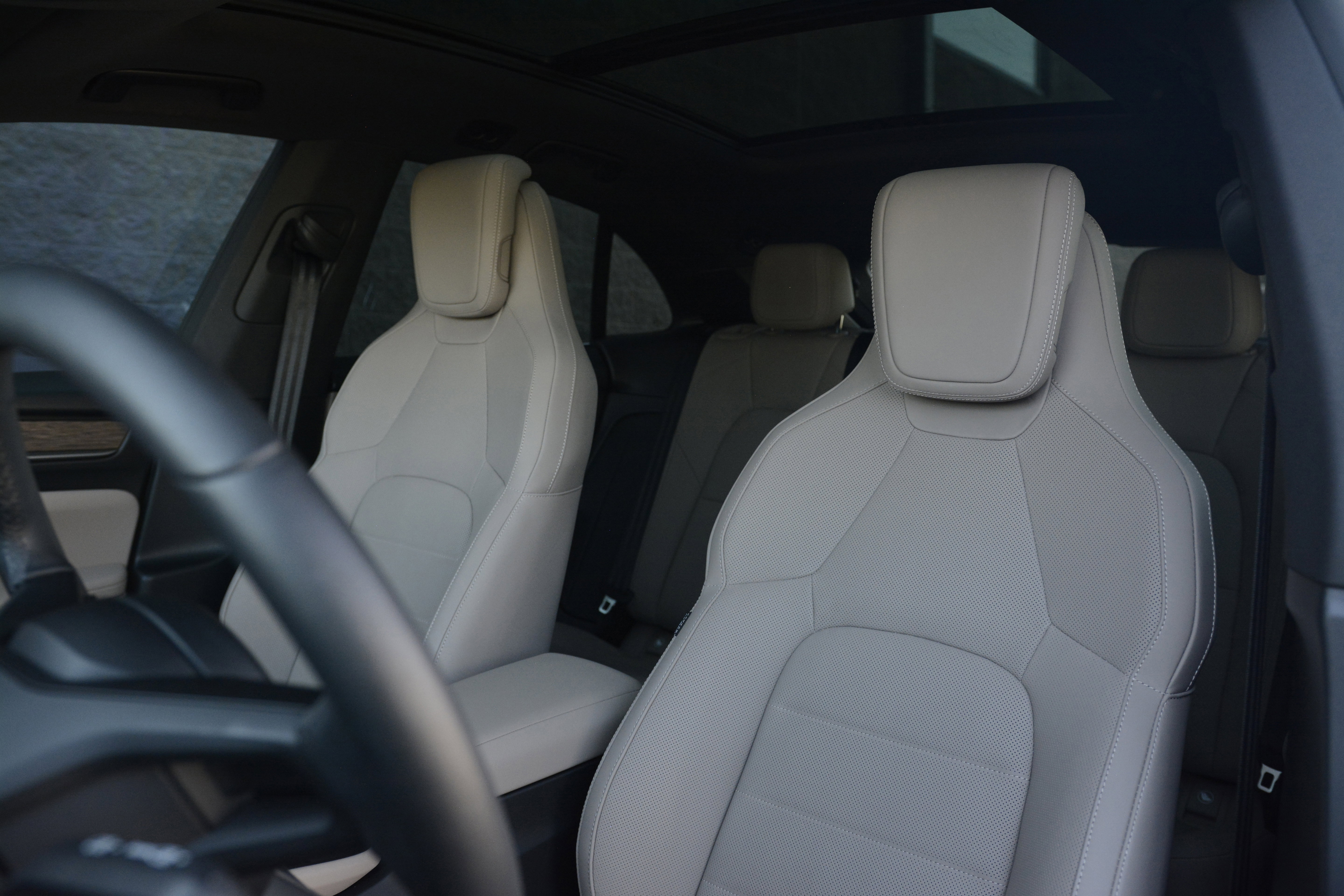 Certified 2025 Porsche Macan 4S Electric image 5