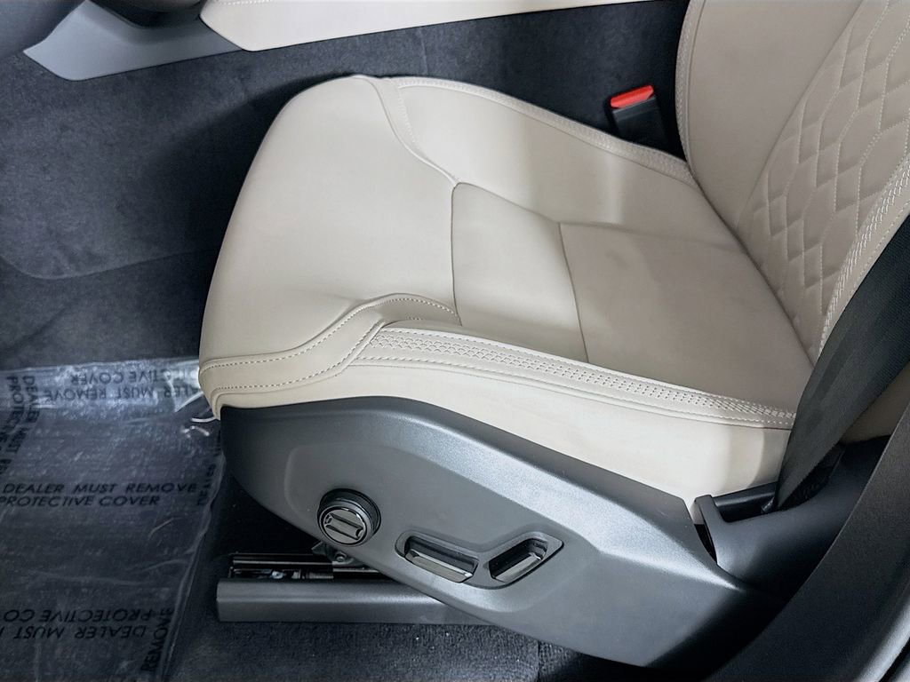 Used 2025 Volvo XC90 B5 Plus w/ Protection Package image 20