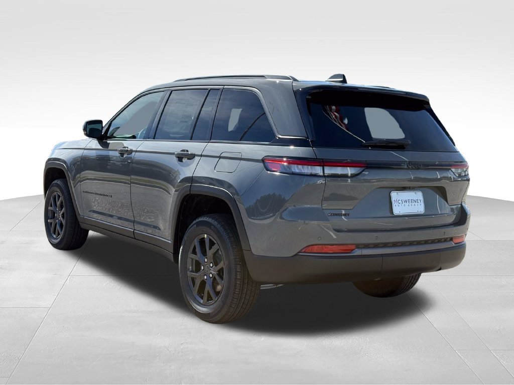 New 2027 Jeep Grand Cherokee Altitude RWD image 3