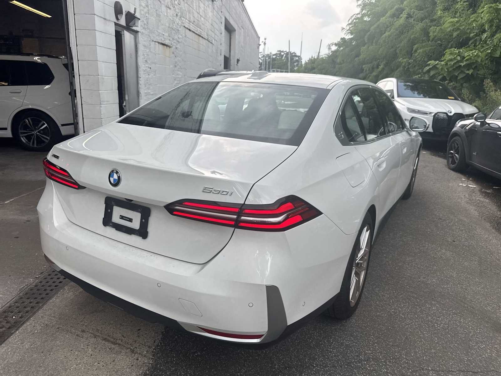 Used 2024 BMW 530i xDrive w/ Convenience Package AWD/4WD image 8