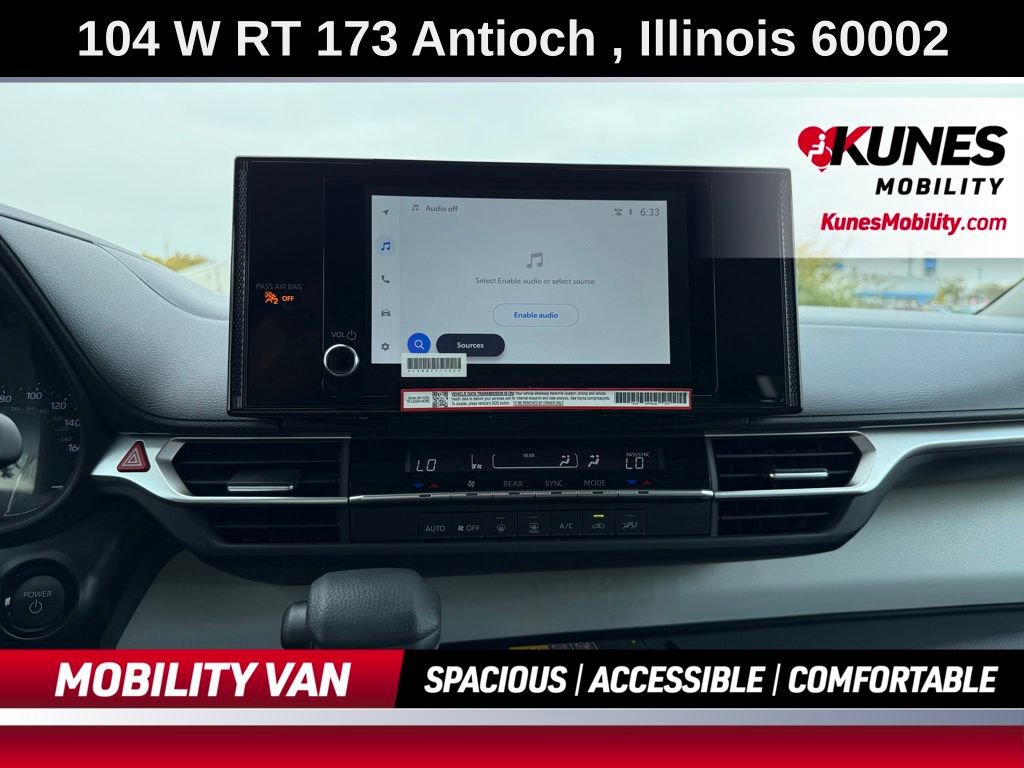 Used 2025 Toyota Sienna LE image 35