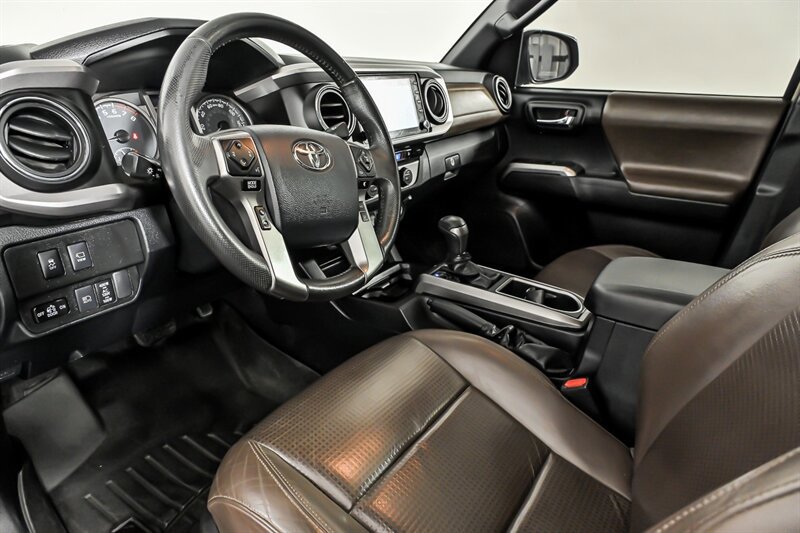 Used 2020 Toyota Tacoma Limited AWD/4WD image 12