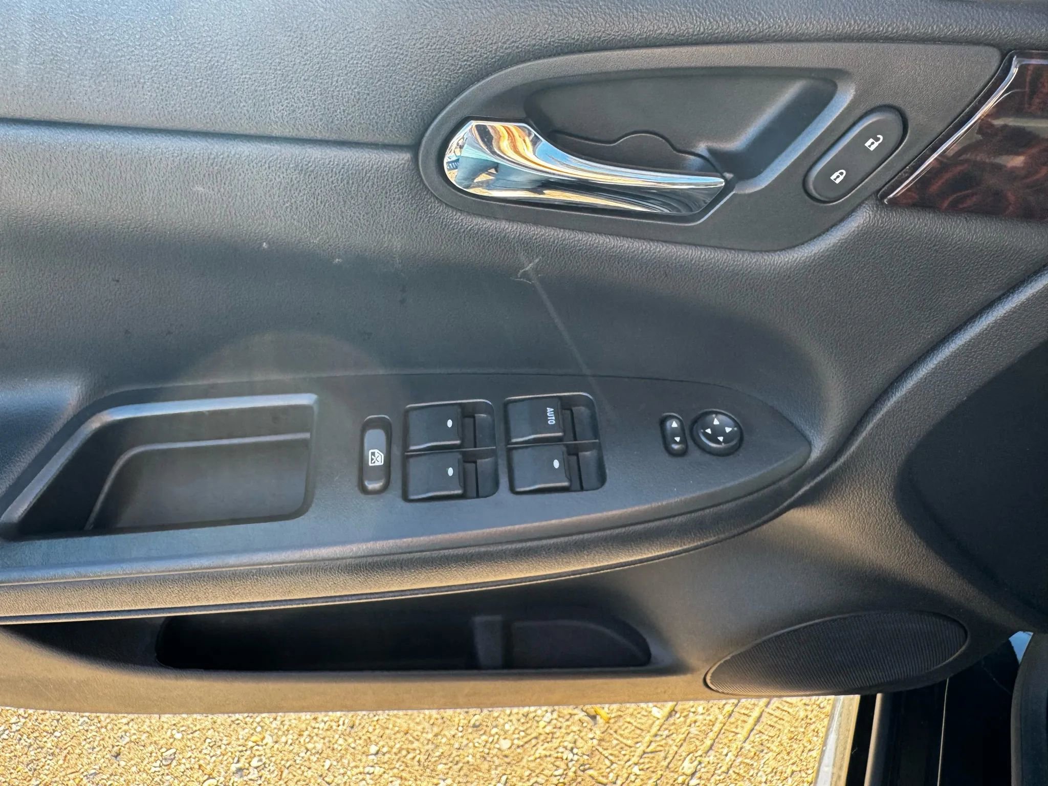 Used 2016 Chevrolet Impala LT image 13