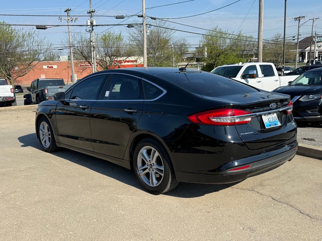 Used 2018 Ford Fusion SE w/ Fusion SE Technology Package FWD image 8