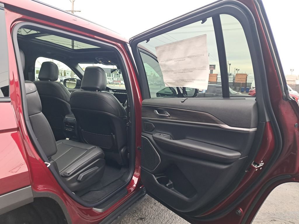 New 2025 Jeep Grand Cherokee L Limited w/ Luxury Tech Group II image 14