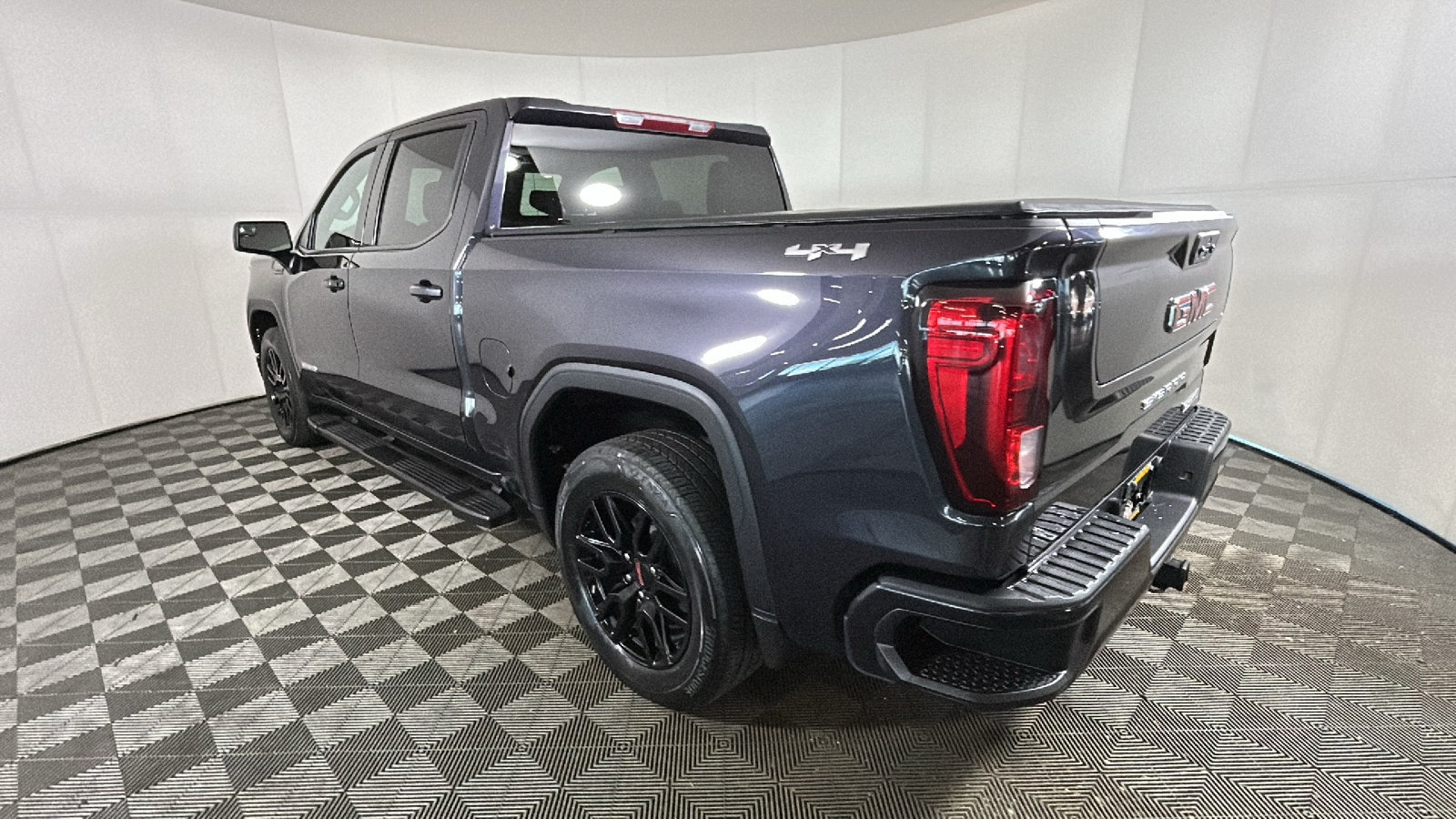 Used 2024 GMC Sierra 1500 Elevation AWD/4WD image 5