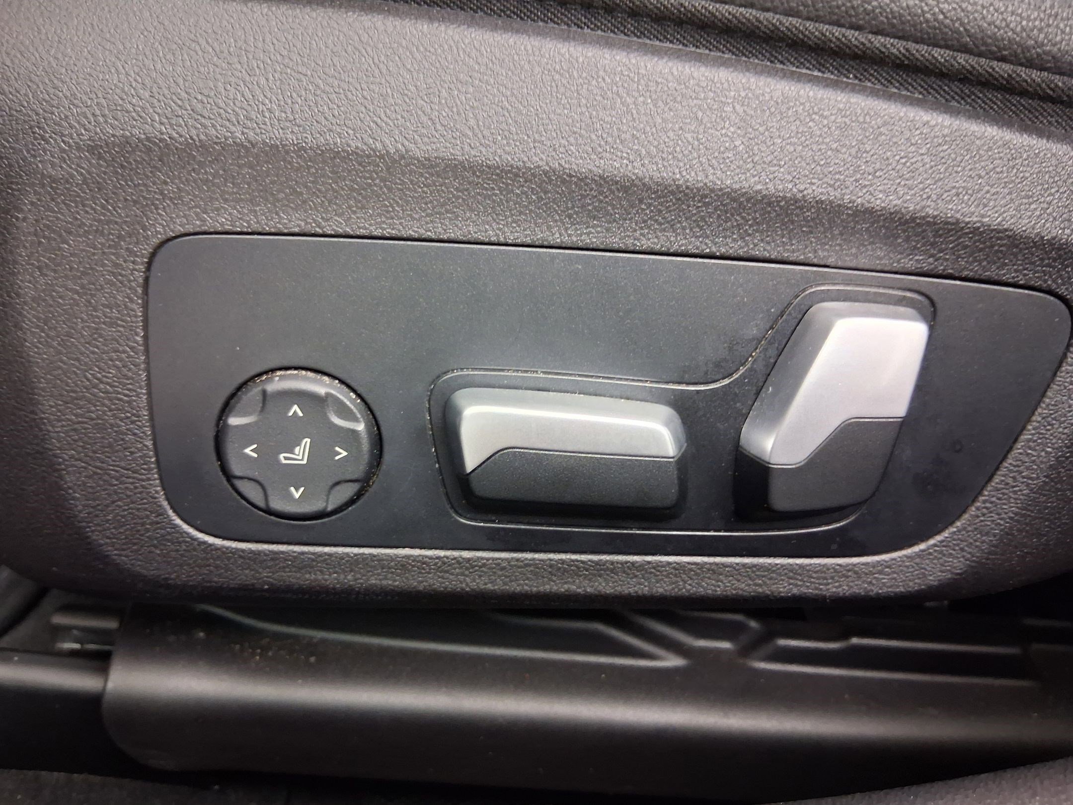 Used 2022 BMW 330e w/ Driving Assistance Package image 13