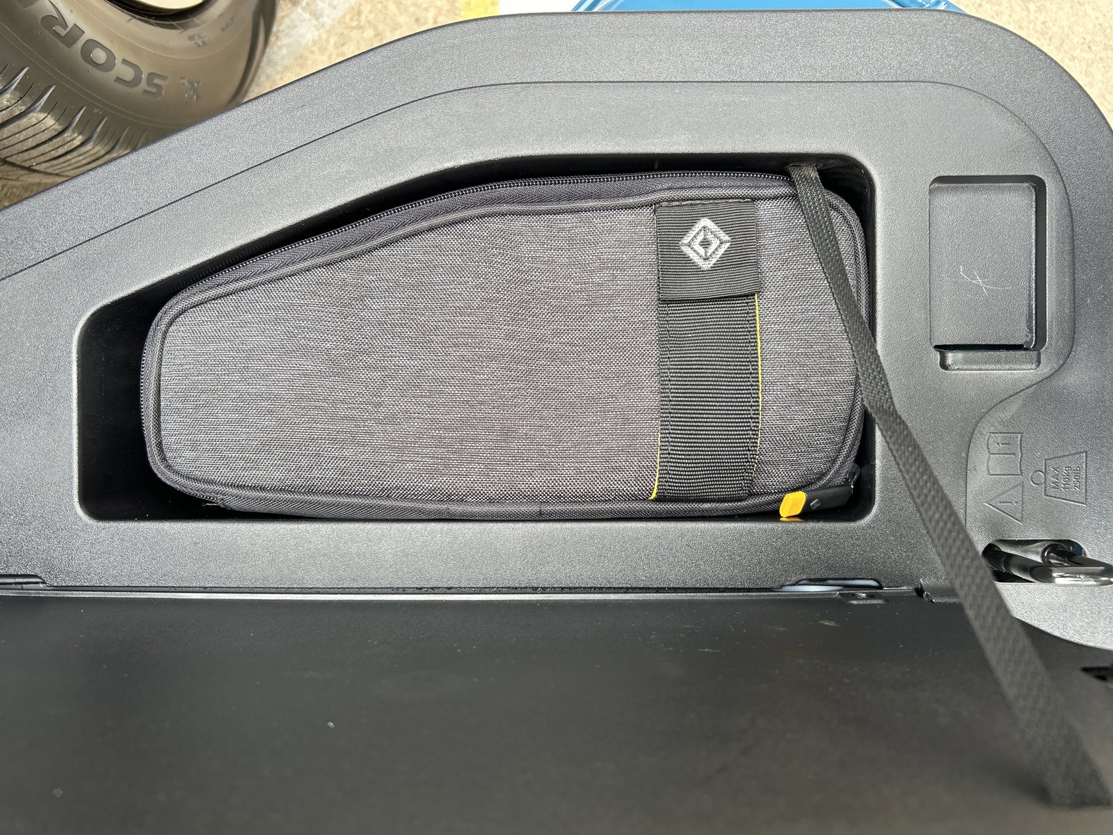 Used 2023 Rivian R1T Adventure image 32